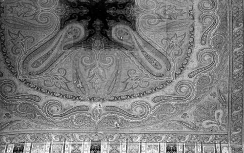 Shawl by Scotland Paisley, textile, 1825-1875