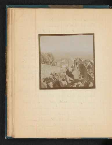 Gezicht op de baai van Ajaccio met cactussen ervoor by Théodore van Lelyveld, book, 1902-1904