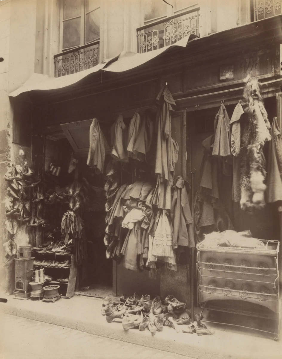 Brocanteur. 4 rue des Anglais by Eugène Atget, photograph, 1910