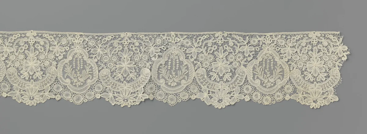 Japonstrook van gemengde kant met gelobde medaillons by anonymous, other, 1875-1899