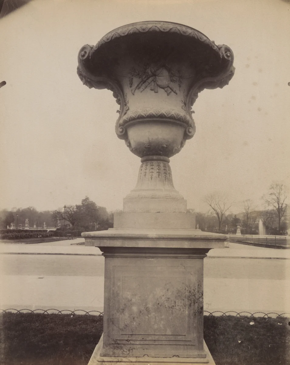 Tuileries - Vase by Eugène Atget, photograph, 1911