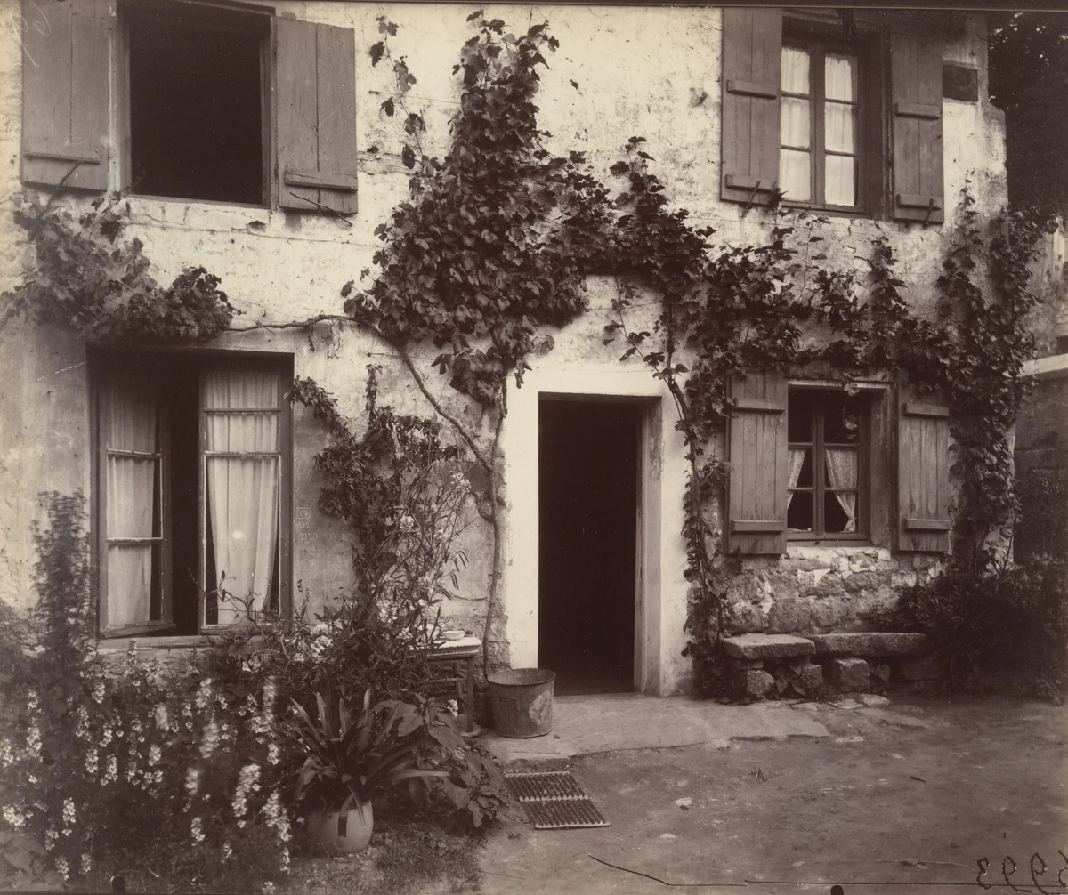 Auvers-sur-Oise (ferme) by Eugène Atget, photograph, 1922