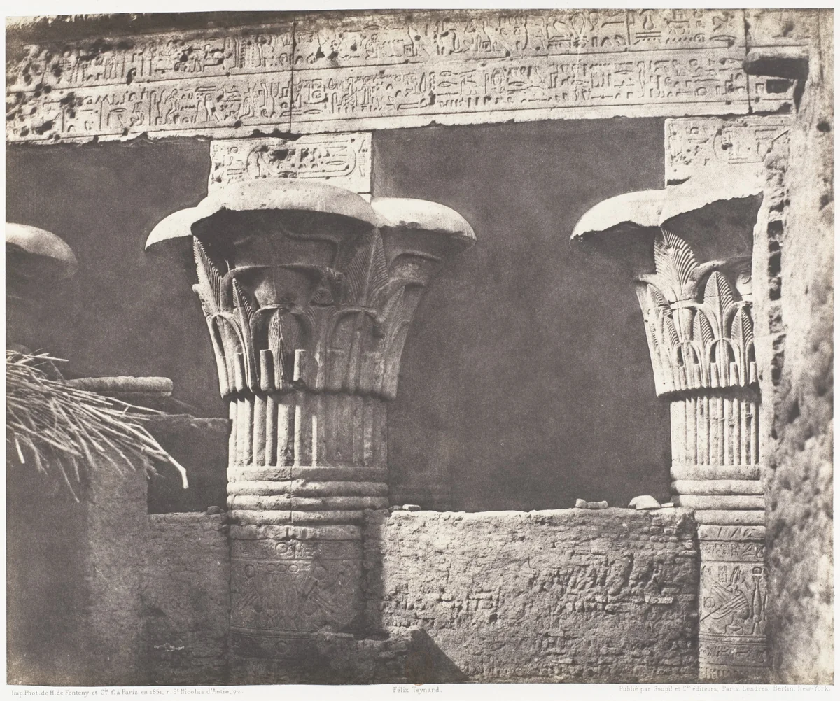 Esneh (Latopolis), Construction Ensablée - Architrave, Futs, et Chapiteaux by Félix Teynard, photograph, 1851-1852