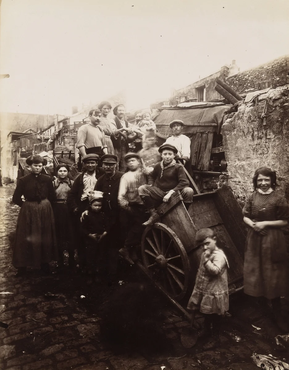 Porte d'Asnières, Cité Valmy by Eugène Atget, photograph, 1913