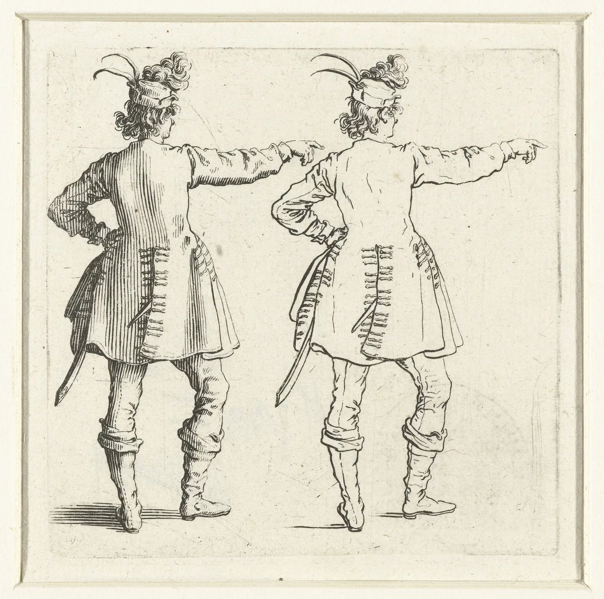 Tweemaal dezelfde soldaat met kleine gepluimde hoed en opgeheven arm, op de rug gezien by Jacques Callot, print, 1621-1624