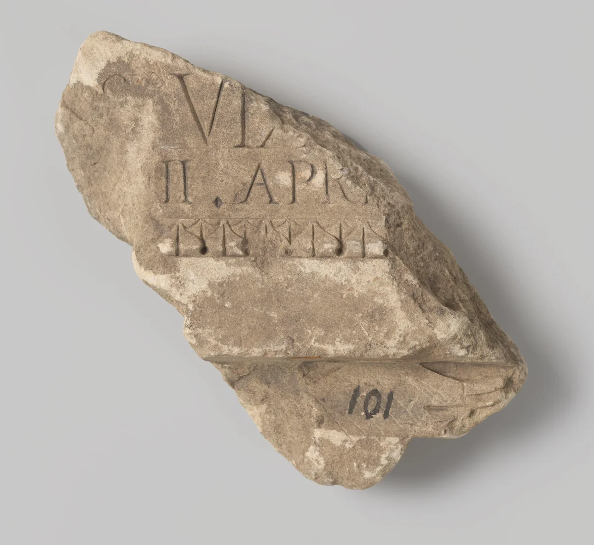 Epitaaf of memorietafel, opgegraven te Utrecht bij het oude Minderbroederklooster (fragmenten) by anonymous, sculpture, 1400-1950