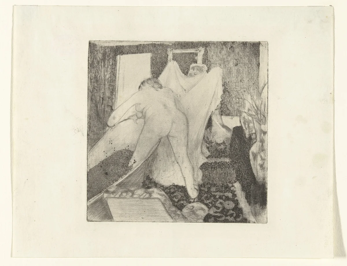 Vrouw stapt uit bad en krijgt handdoek aangereikt van vrouw by Edgar Degas, print, 1879-1880