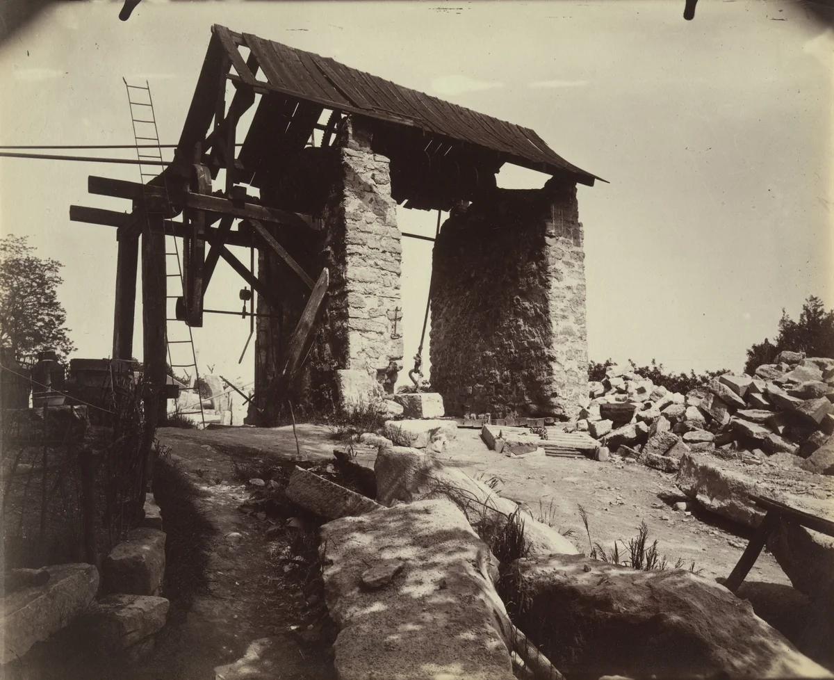 Châtillon, puits á carrier by Eugène Atget, photograph, 1916