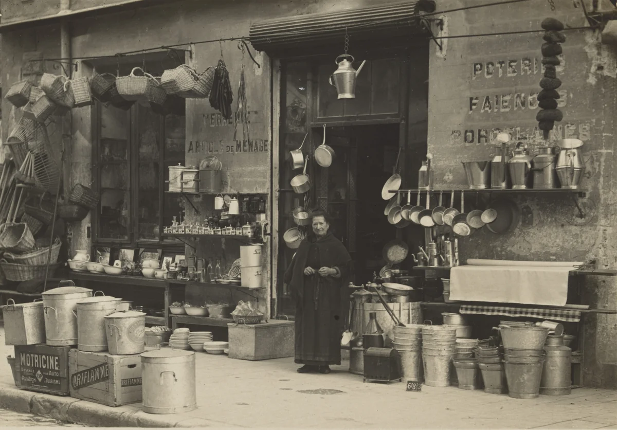Article de ménage – poteries – porcelaines, 4, rue de la Tour, Le Vieux Nice by Unidentified Photographer, photograph, 1912