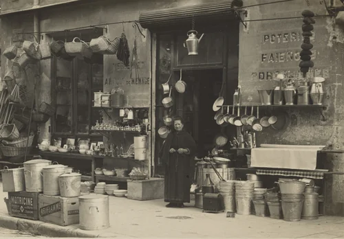 Article de ménage – poteries – porcelaines, 4, rue de la Tour, Le Vieux Nice by Unidentified Photographer, photograph, 1912