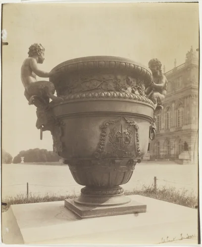 Versailles, Vase par Ballin by Jean-Eugène-Auguste Atget, photograph, 1905