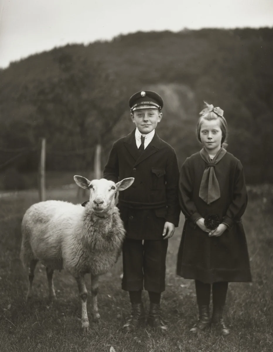 Farm Children by August Sander, photograph, 1927