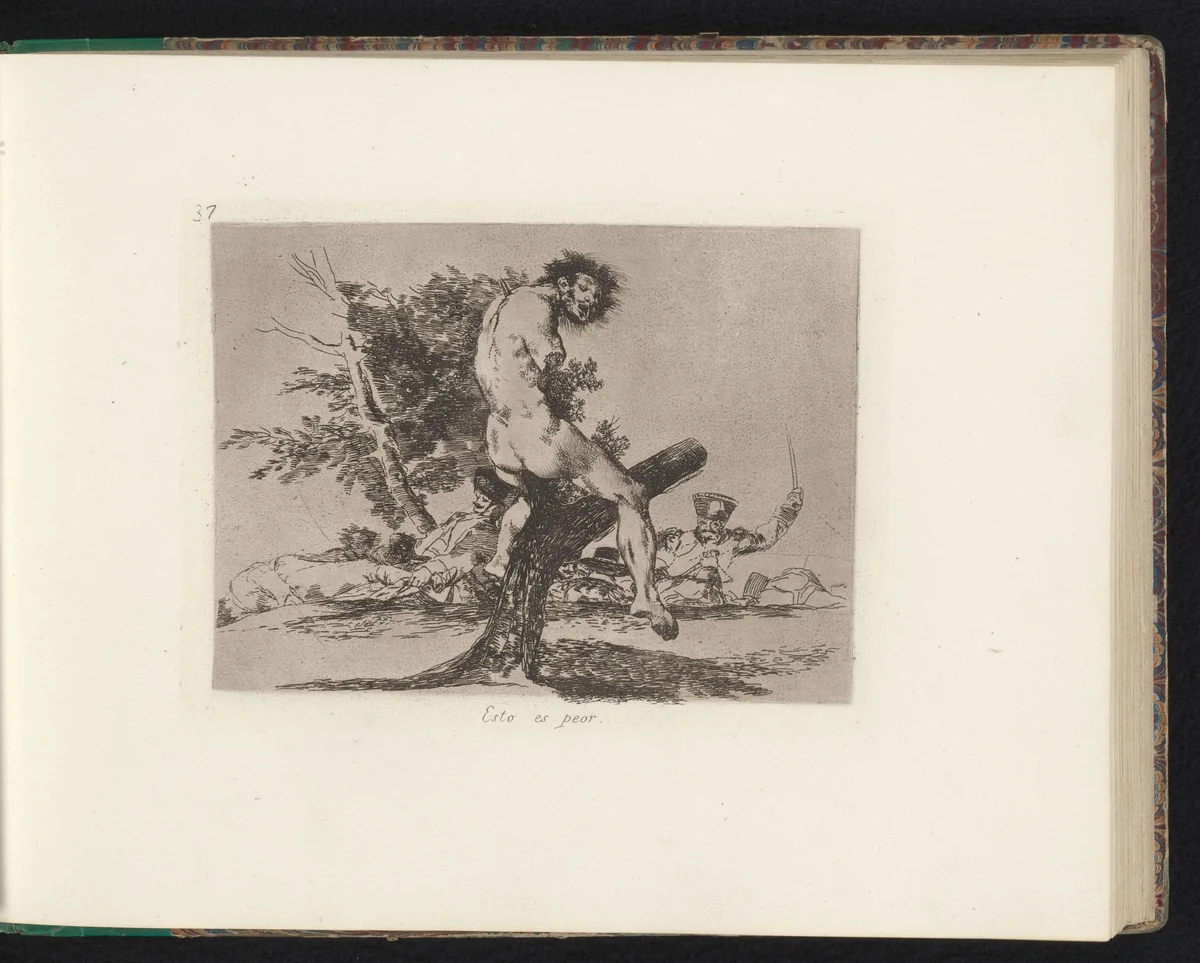 Verminkt lichaam van een gevallene aan een boom gespiest by Francisco de Goya, book, 1810-1820