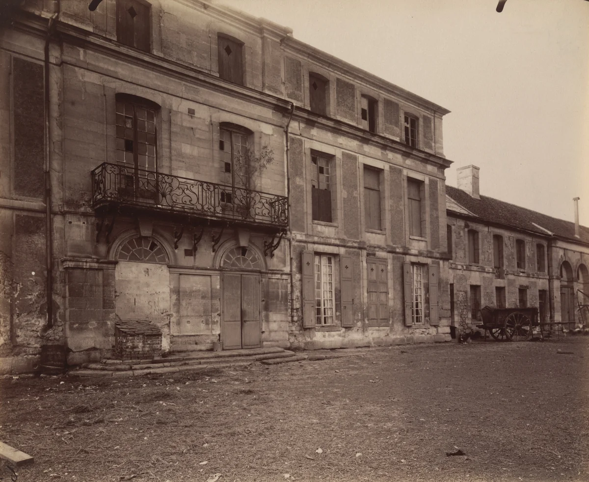Villejuif, ancien château by Eugène Atget, photograph, 1901