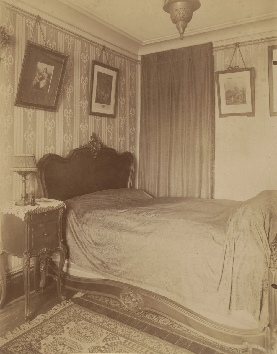 Intérier de Mme D., petite rentière, boulevard du Port Royal by Eugène Atget, photograph, 1910