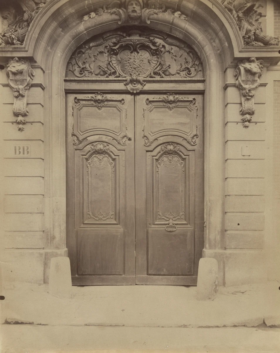 Versailles. Porte 6 avenue de Paris by Eugène Atget, photograph, 1903