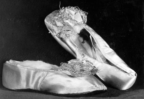 Woman's Shoes by England, textile, 1850-1879