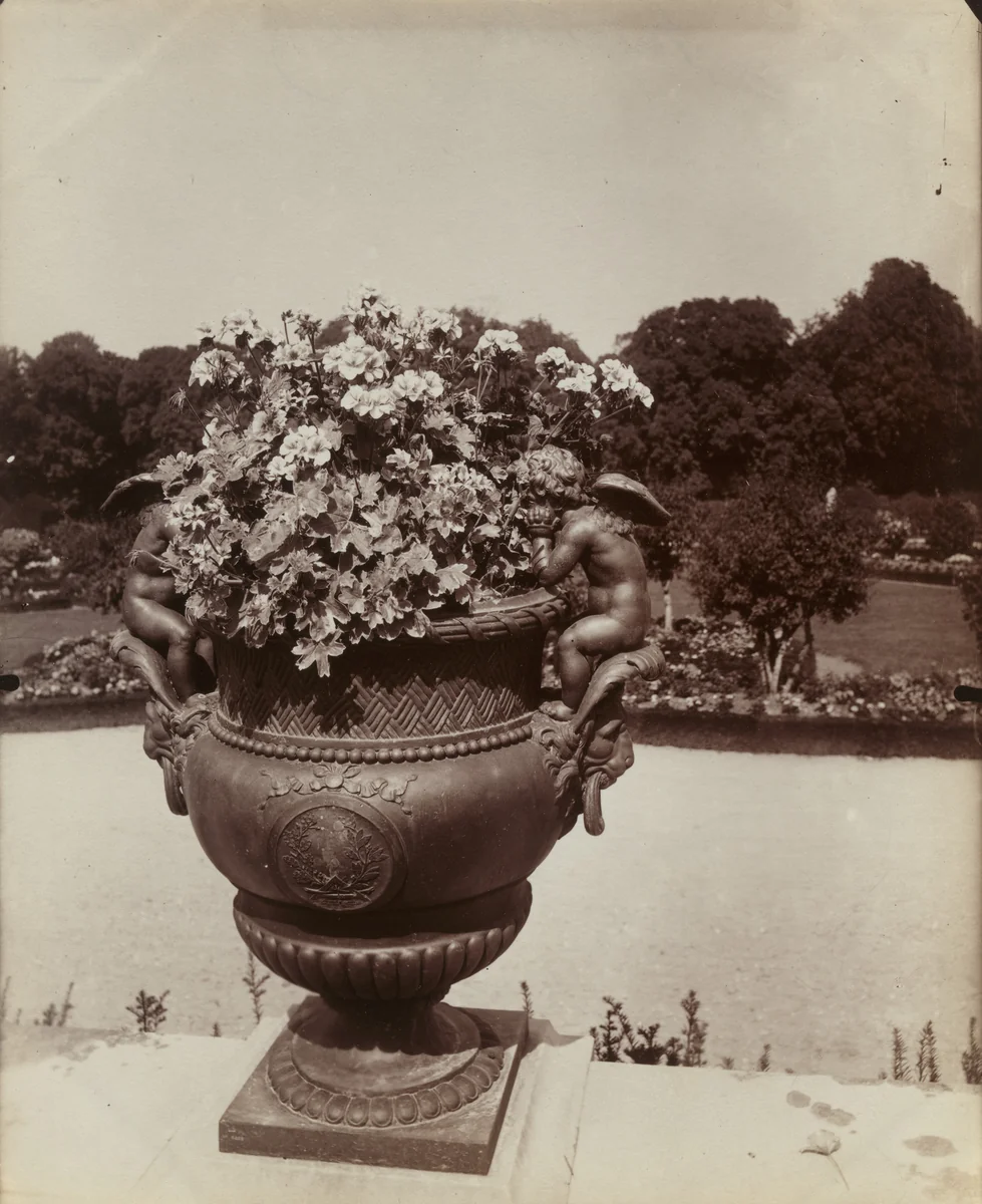 Versailles, vase by Eugène Atget, photograph, 1901