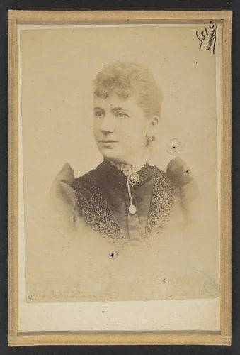 Pelgrom. Elise (femme Schouppe). Deux photographies, dont une légendée: Reprod. faite 22/2/93. by Alphonse Bertillon, photograph, 1893