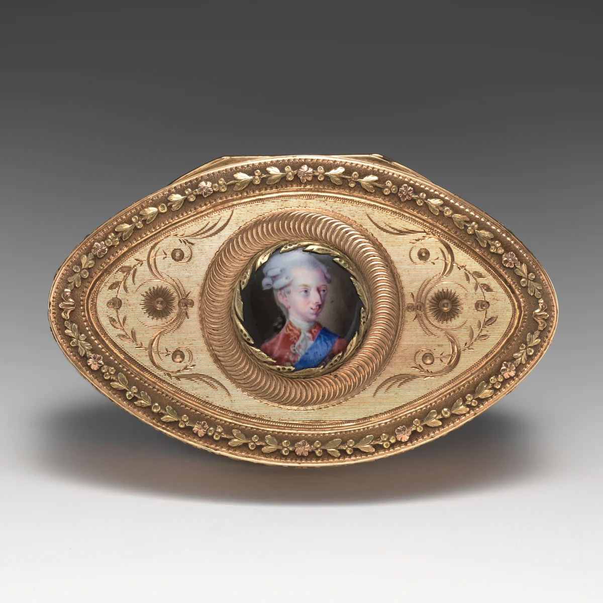 Snuffbox with portrait of Christian VII (1749-1808) by Georg Christian Seiptius, metalwork, 1775-1805