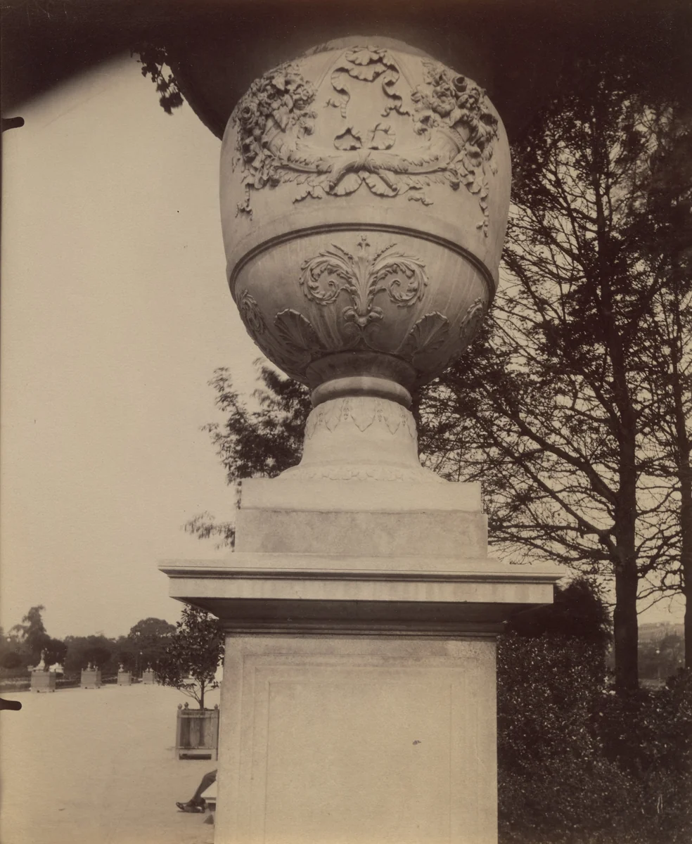 Tuileries (vase) by Eugène Atget, photograph, 1912