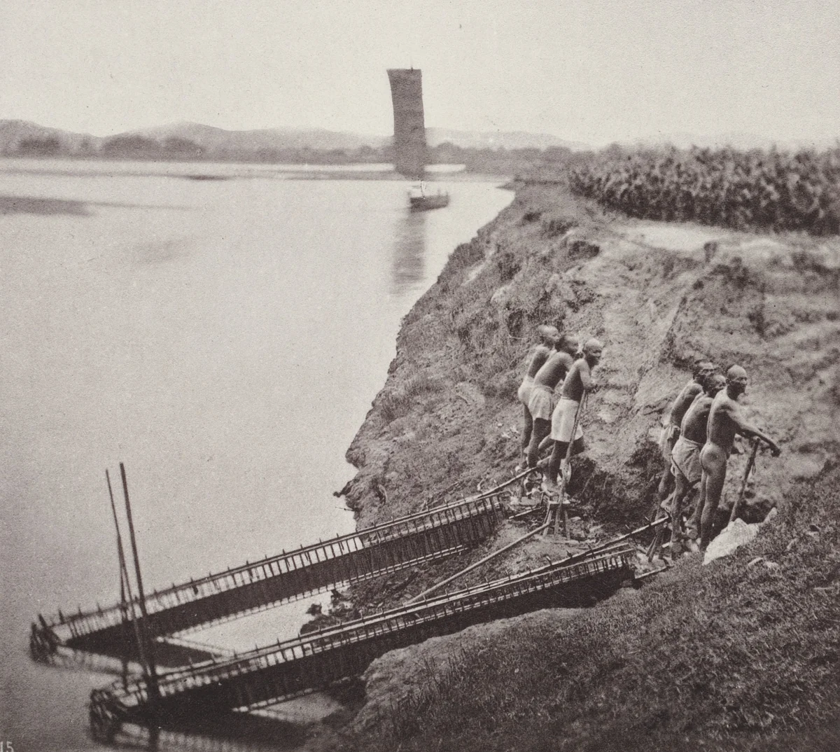 Chain Pumps by John Thomson, photograph, 1873