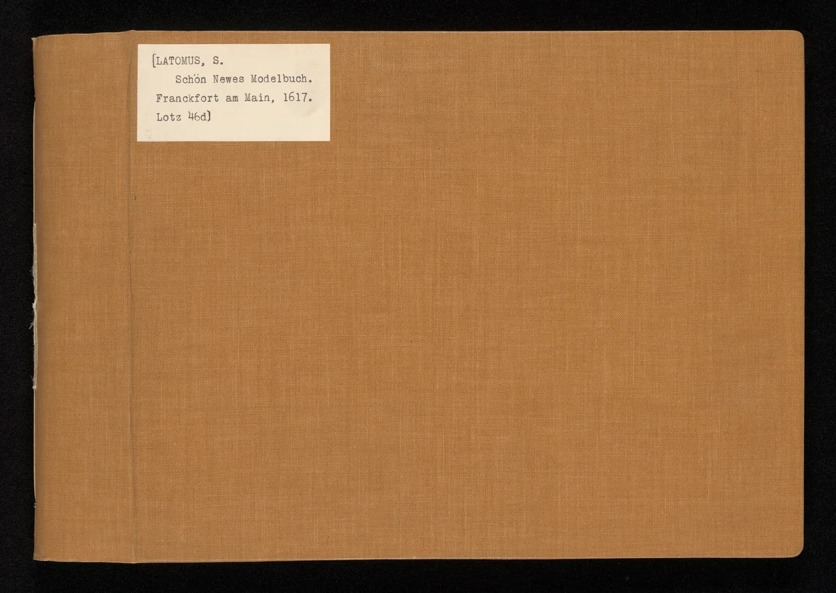 Schon newes Modelbuch von sechshundert aussewehlten kunstlichen so wol Italianischen, Frantzosischen, Niderlandischen, Englandischen als Teutschen Modeln allen Syedenstichern, Nahterin und solcher Arbeit gefliessenen...Getruckt in Franckfurt am Mayn by Sigismundus Latomus, book, 1617