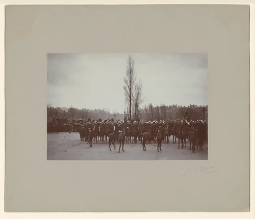 Ere-escorte van Amsterdamse burgers bij de inhuldiging van koningin Wilhelmina by Albert Greiner, photograph, 1898
