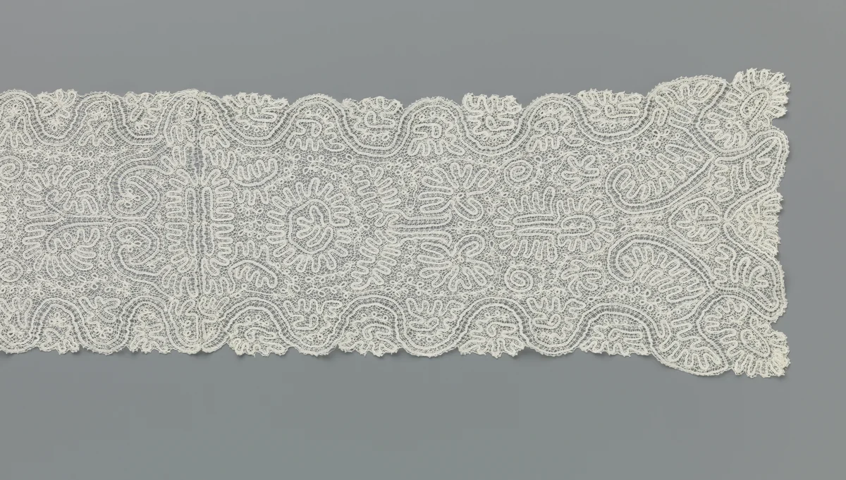 Sjaal van kloskant met golfrand by anonymous, textile, 1875-1899