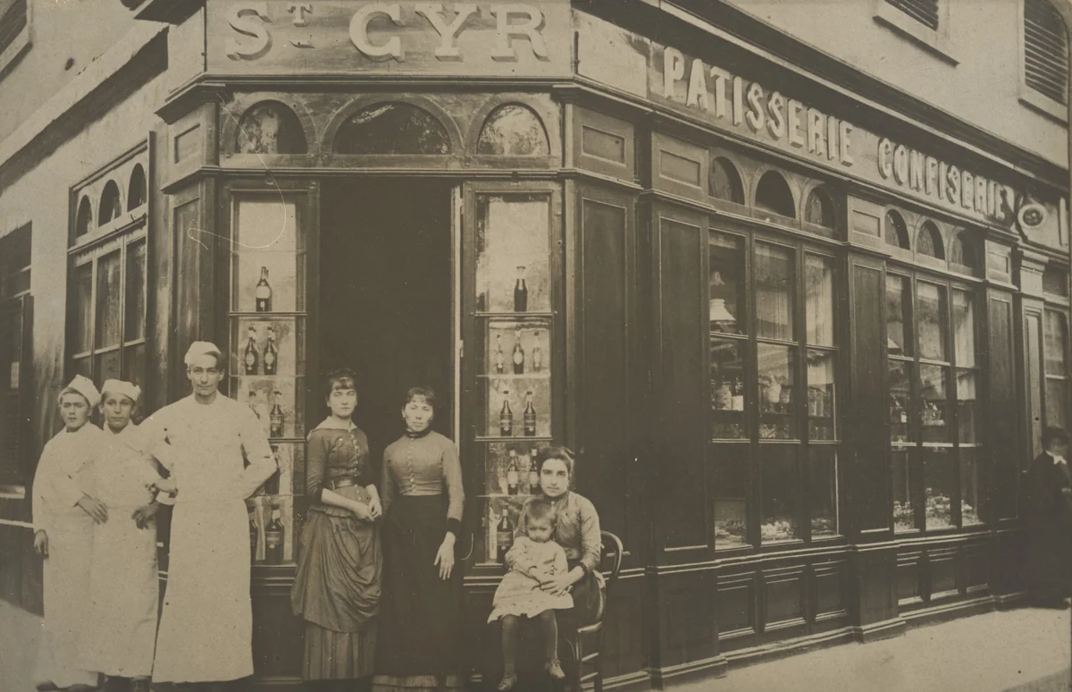Saint-Cyr, Pâtisserie confiserie, 3, rue Augustins, Plaque Guilleminot, Lyon, by Unidentified Photographer, photograph, 1907