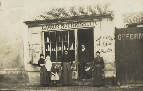 Lavaur Nourrisseur, France by Unidentified Photographer, photograph, 1910