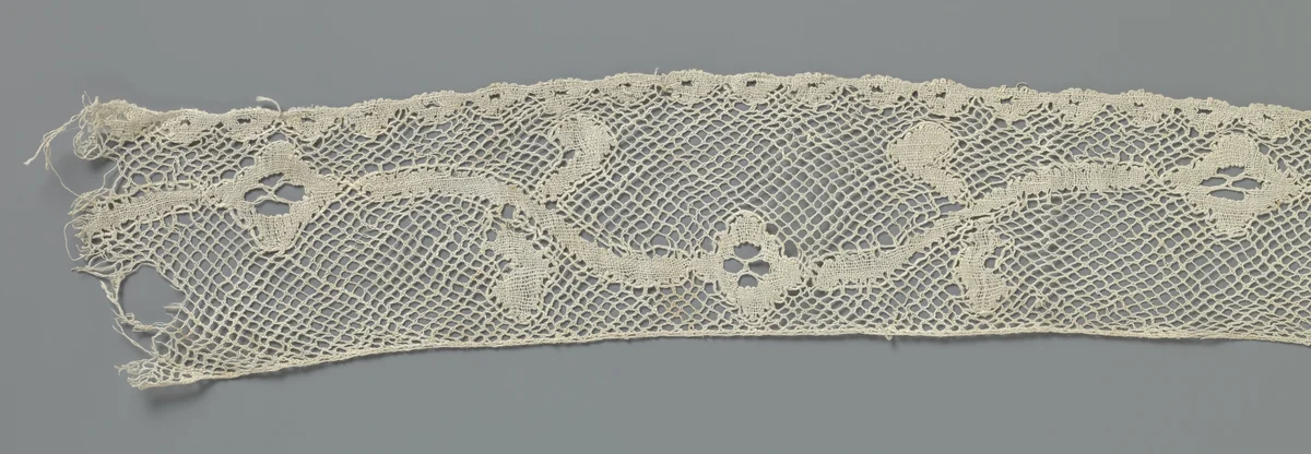 Strook kloskant met ruitvormige rozetbloemen aan golvende rank by anonymous, other, 1850-1899