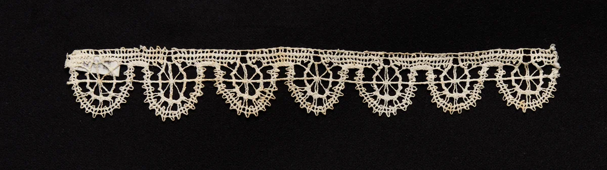 Bobbin Lace (Needlepoint Design) Edging of Round Points by Unknown, textile, 1550-1599