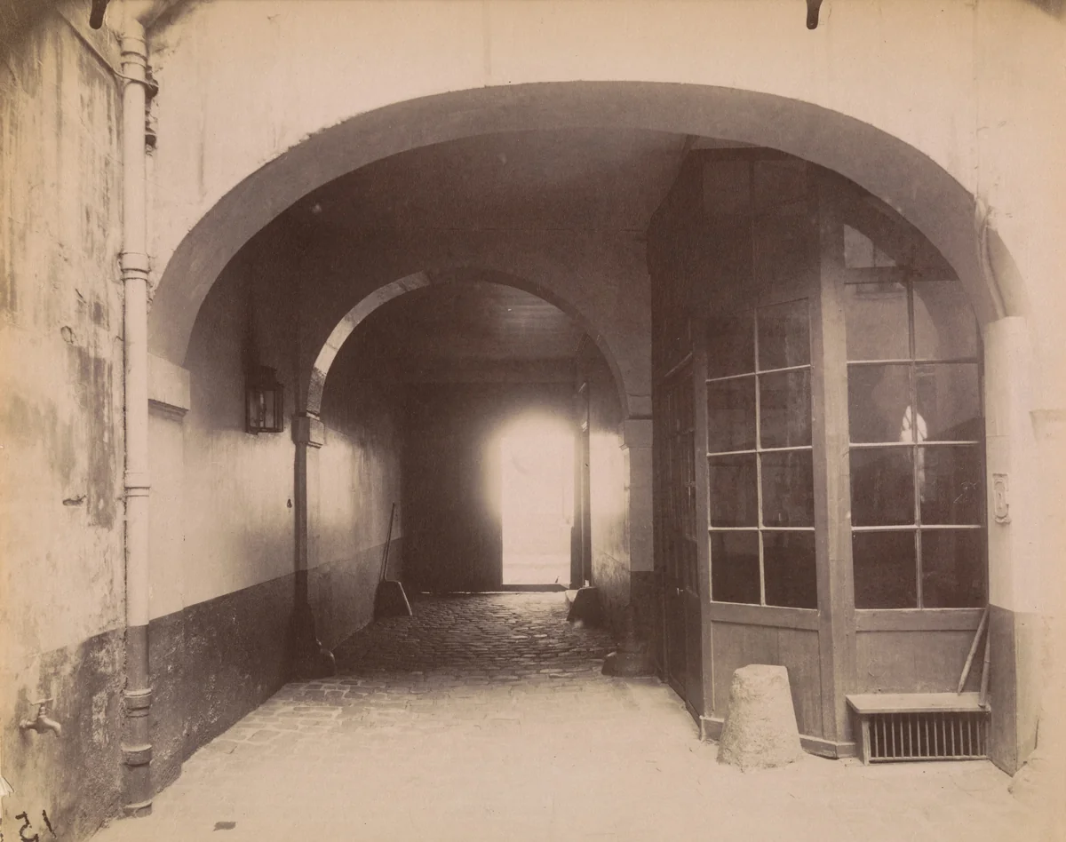Ancien Hôtel Gaillardon. 27 quai d'Anjou by Eugène Atget, photograph, 1914