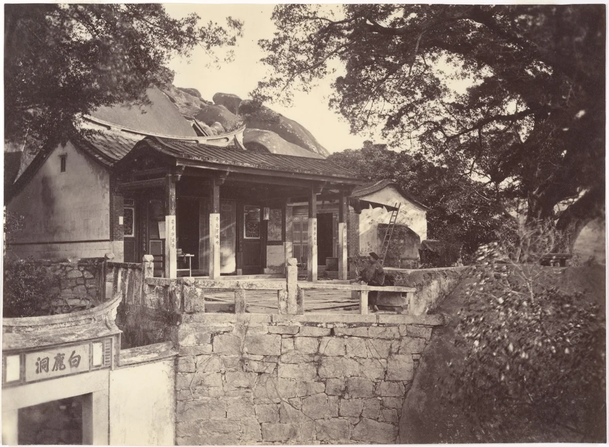 Le-Le- Cong Josshouse, Amoy by John Thomson, photograph, 1869