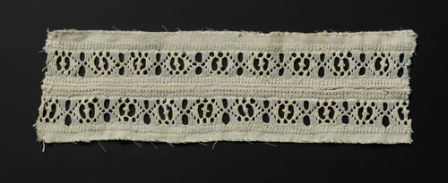 Strook linnen met blauw en wit kantborduurwerk met uitgetrokken draden by anonymous, other, 1840-1860