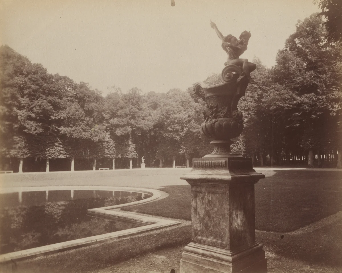 Grand Trianon -- Vase par le Lorrain by Eugène Atget, photograph, 1901