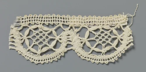 Strook kloskant met wiel in halfronde schulp by anonymous, other, 1800-1899