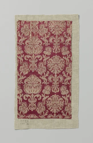Fragment zijdeweefsel by anonymous, textile, 1600-1699
