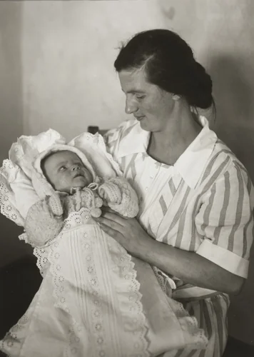 Mother and Child by August Sander, photograph, 1926