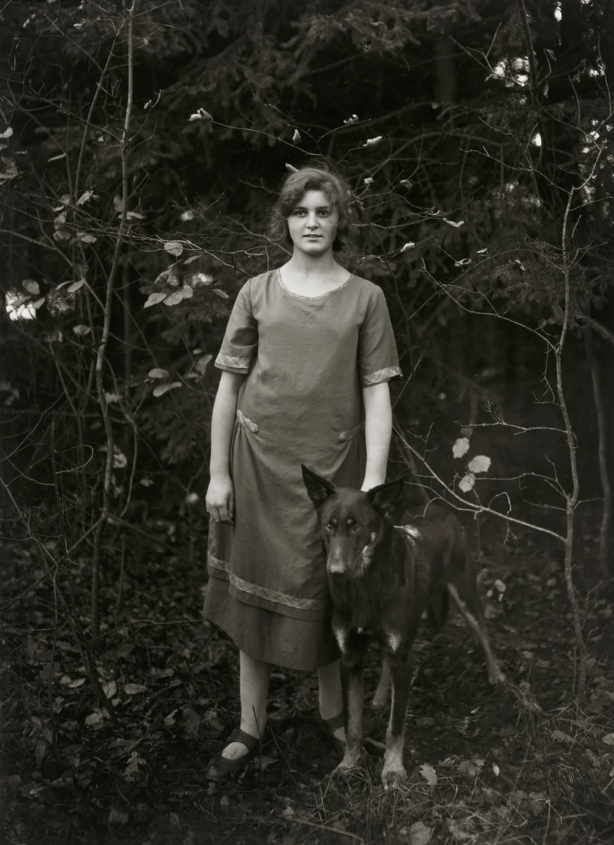 Home Help by August Sander, photograph, 1926