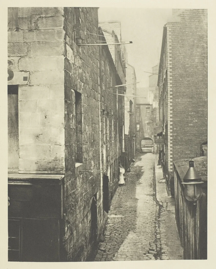Laigh Kirk Close by Thomas Annan, photograph, 1868