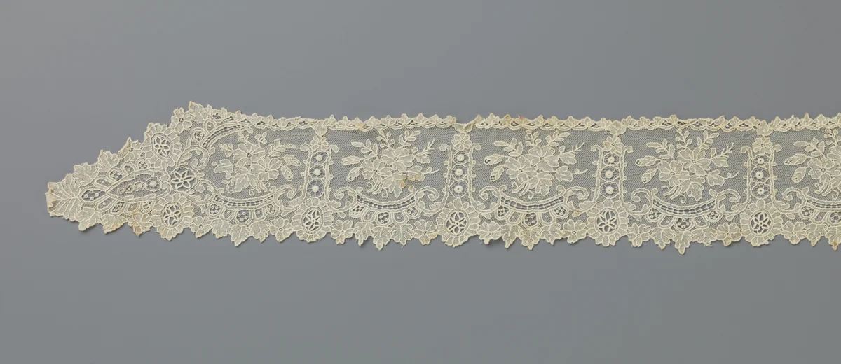 Kraag van naaldkant met bloemtak in u-vormig cartouche by anonymous, textile, 1860-1880