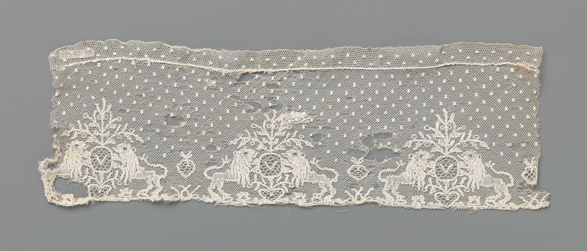 Strook kloskant met twee leeuwen en de letters W en V by anonymous, other, 1700-1799