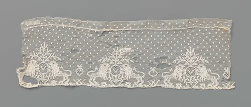 Strook kloskant met twee leeuwen en de letters W en V by anonymous, other, 1700-1799