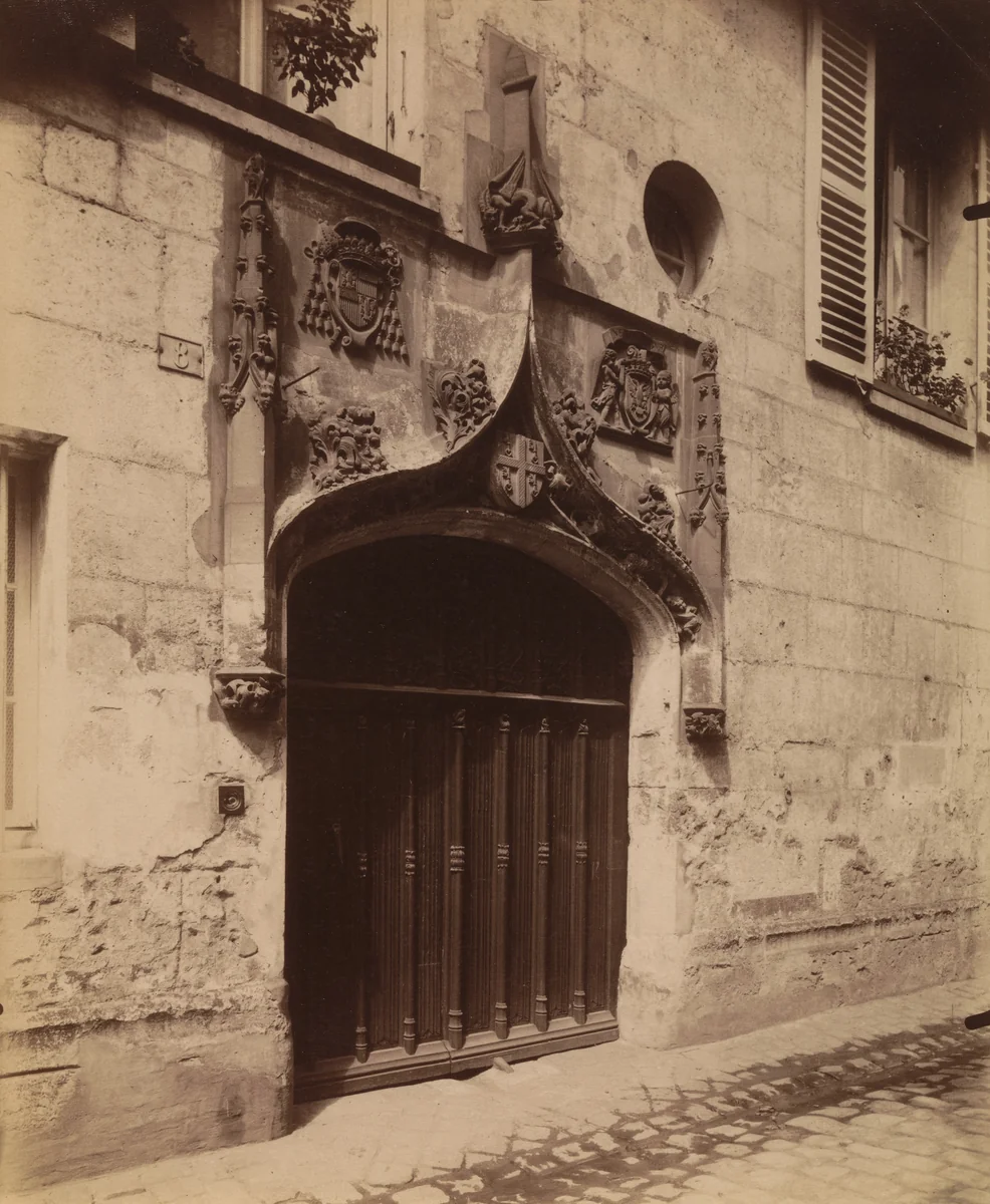 Porte, 8 Rue Philippe de Beaumanoir by Eugène Atget, photograph, 1925