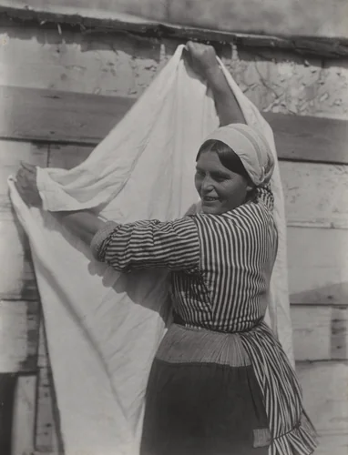 Wash Day, Katwyk by Alfred Stieglitz, photograph, 1894