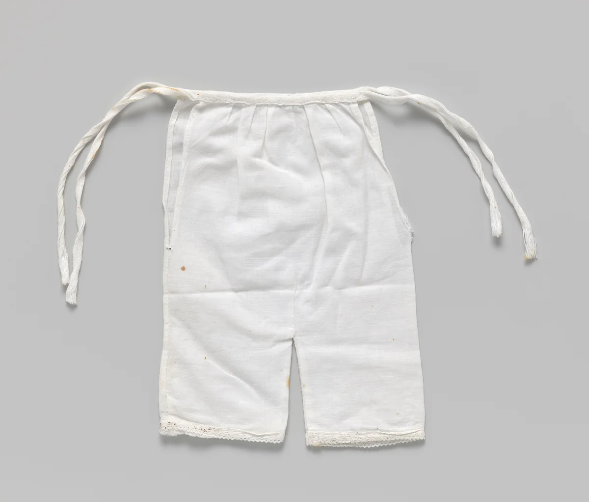 Broek met lange pijpen en versierd met stroken by P. Titjen-Baas, other, 1910