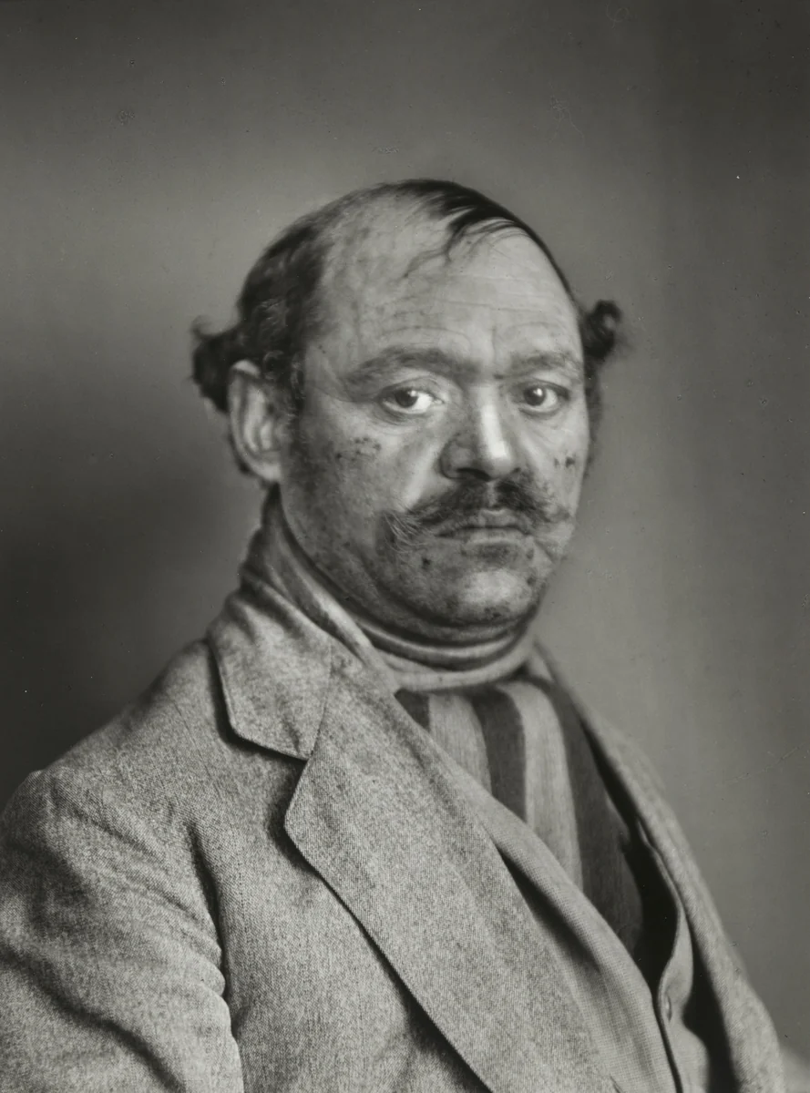 Turkish Mousetrap Salesman by August Sander, photograph, 1924