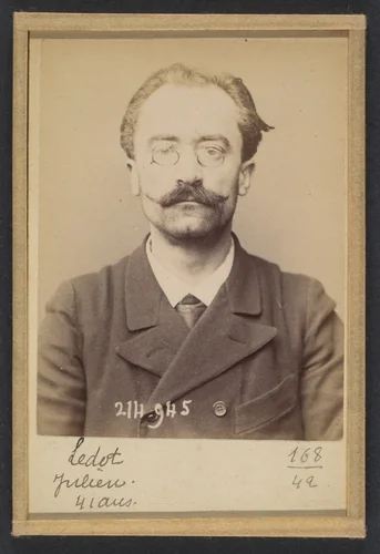 Ledot. Julien. 41 ans, né à Bourges (Cher). Employé. Anarchiste. 1/3/94. by Alphonse Bertillon, photograph, 1894